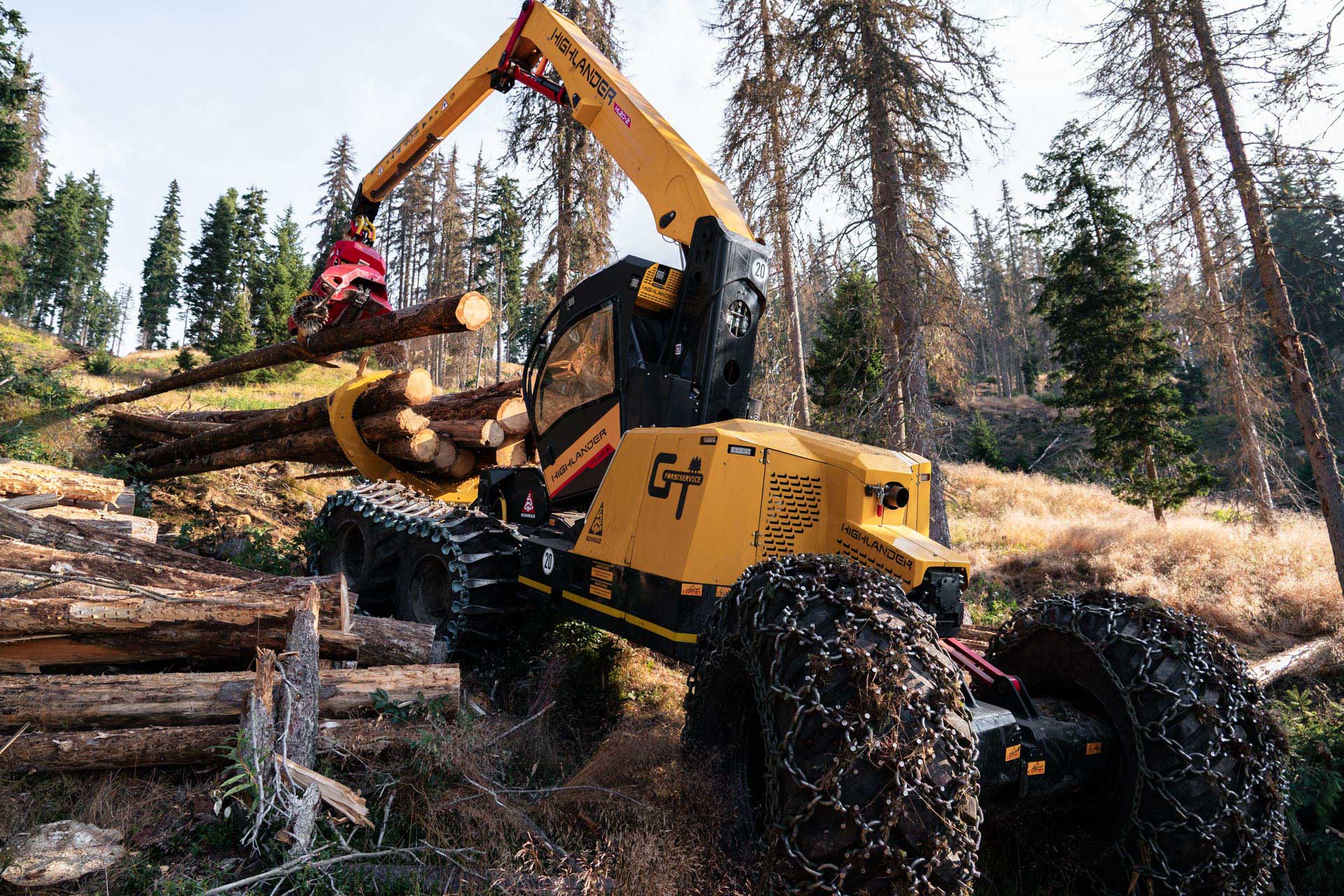 Steilhangernte mit Harvester durchgeführt von der Firma GT Forstservice aus Osttirol